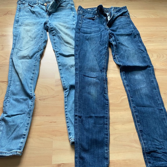2 Pairs of American Eagle Jeans - Picture 2 of 16
